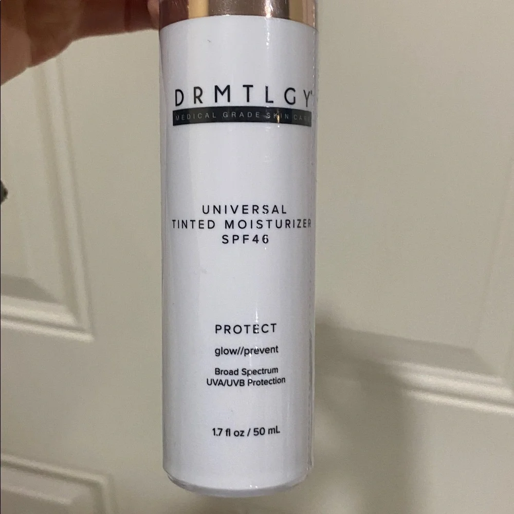 New and sealed DRMTLGY Universal Tinted Moisturizer SPF 46 - Picture 6 of 10
